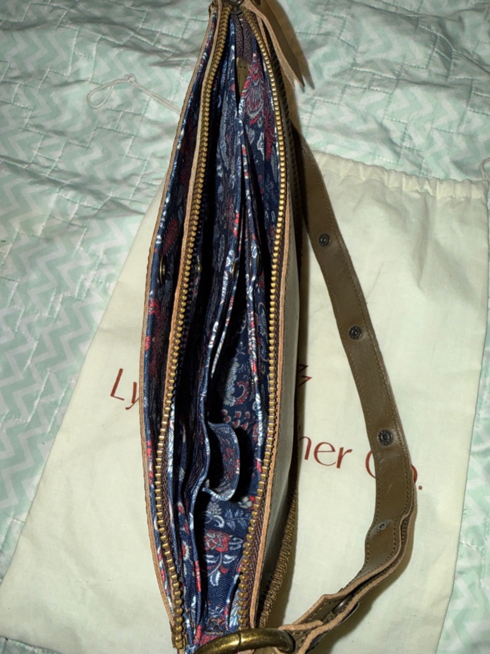 Lyon’s Leather Sage Biggie Bee Convertible Pouch-please read - Picture 8 of 13